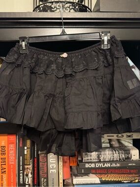 VANESSA MOONEY BLOOMERS LACE SHORTS